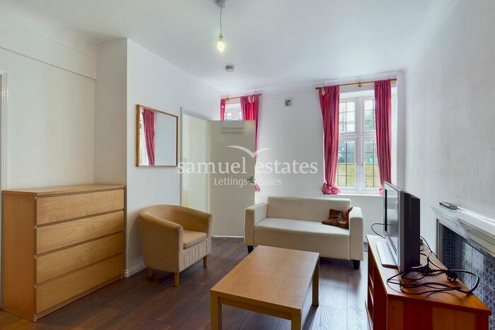 1 Bedroom Flat To Rent In Streatham Close, Streatham, SW16