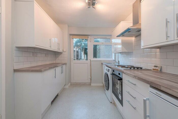 2 Bedroom Terraced House To Rent In Chandos Fold, Gledhow, Leeds, LS8