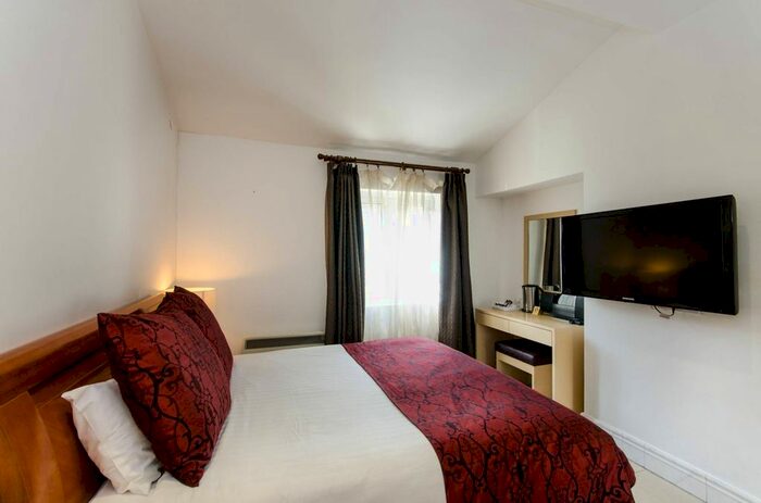 2 Bedroom Flat To Rent In Upper Tachbrook Street, Pimlico, London, SW1V