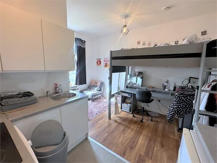 1 Bedroom Studio To Rent In Brownhill Road, Catford, London, SE6