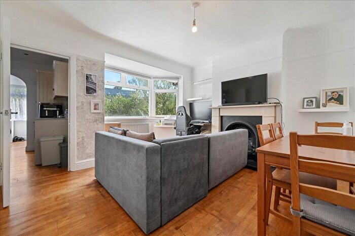 2 Bedroom Flat For Sale In Vincent Gardens, Dollis Hill, NW2