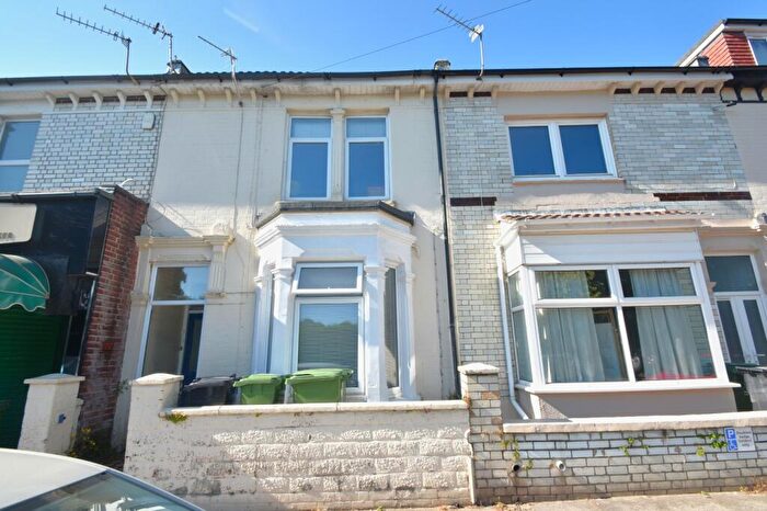 2 Bedroom Flat To Rent In New Road, Portsmouth, Hampshire, PO2