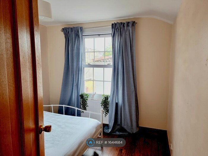 2 Bedroom Semi-Detached House To Rent In Hampton Lane, Bristol, BS6