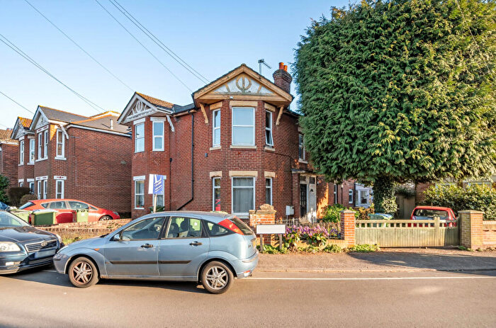 2 Bedroom Maisonette For Sale In Darwin Road, Southampton, Hampshire, SO15
