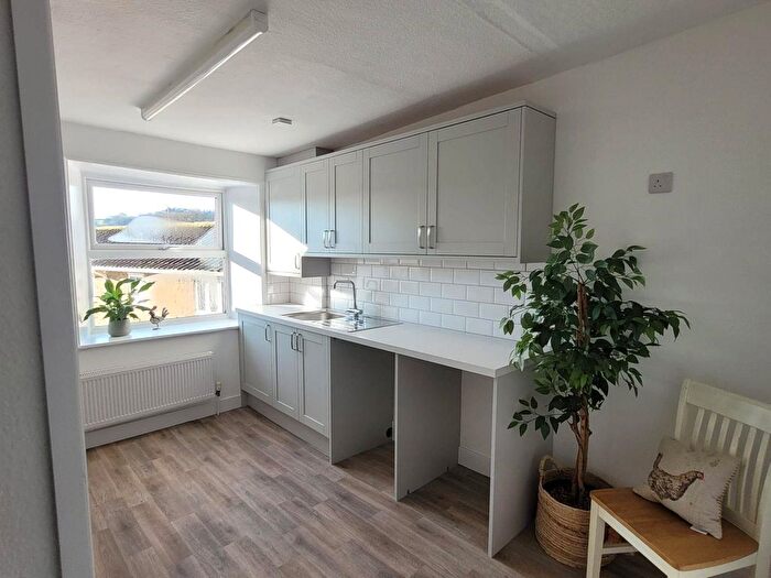 3 Bedroom Flat To Rent In Silver Street, Ilminster, Somerset, TA19