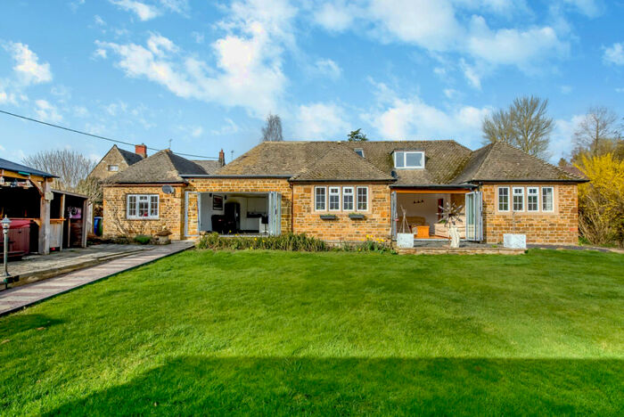 3 Bedroom Detached House For Sale In Wesley Place, Chacombe, Banbury Oxfordshire, OX17