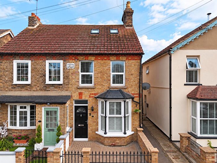3 Bedroom Semi-Detached House For Sale In Hadfield Road, Stanford-Le-Hope, SS17