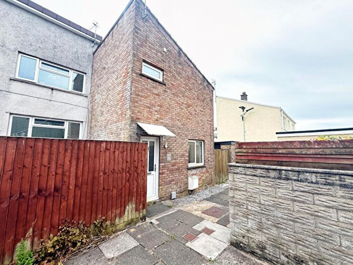 3 Bedroom Semi-Detached House For Sale In Maes-Y-Felin, Bridgend, CF31