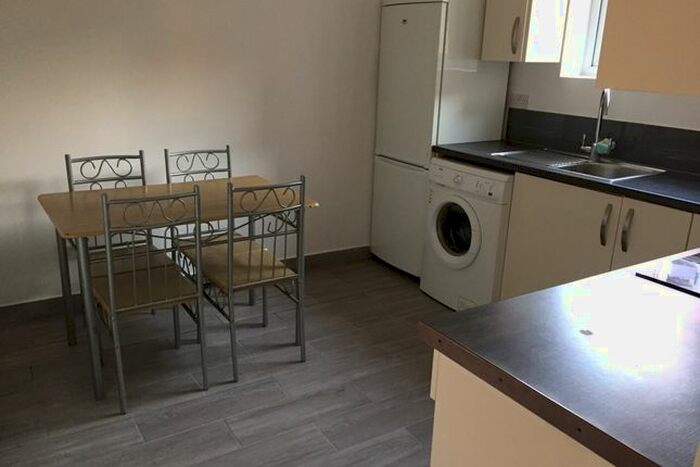 2 Bedroom Flat To Rent In Barnabas Road, Homerton, London, E9
