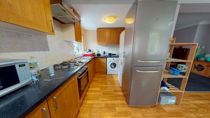 6 Bedroom Terraced House To Rent In Estcourt Terrace, Headingley, Leeds, LS6