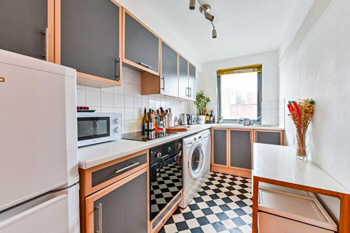 1 Bedroom Flat For Sale In Balls Pond Road, Islington, London, N1