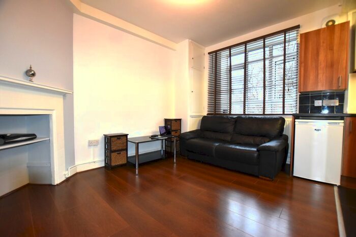 1 Bedroom Flat To Rent In Winthrop House, White City Estate, London, W12