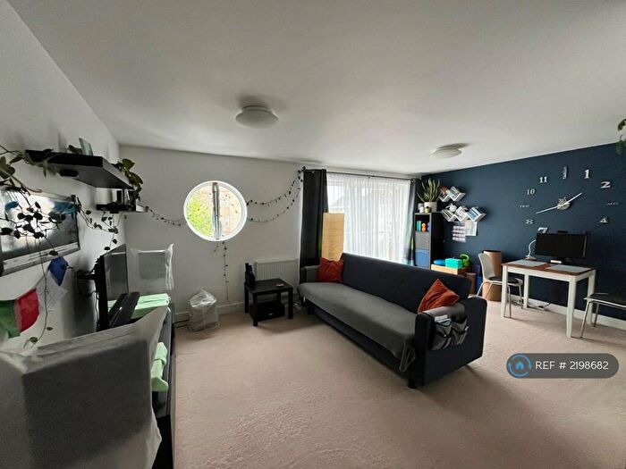 2 Bedroom Flat To Rent In Ellis House, Bournemouth, BH6