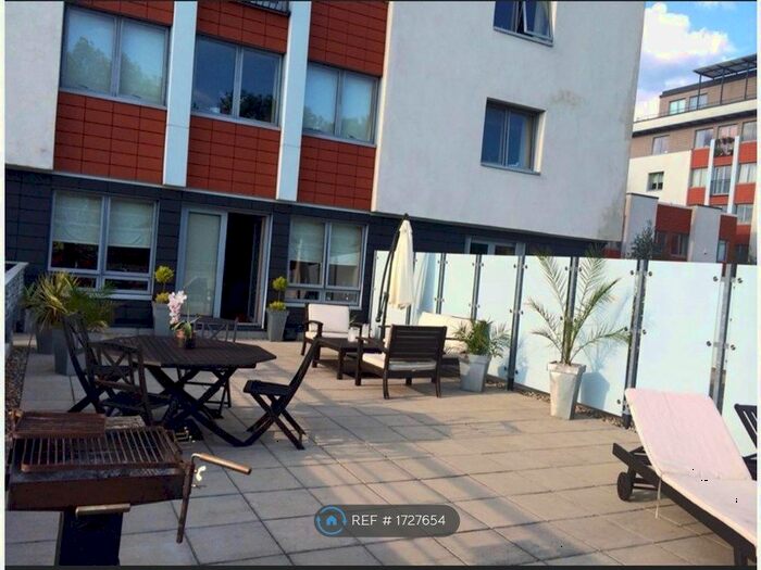 2 Bedroom Flat To Rent In Lait House, Beckenham, BR3