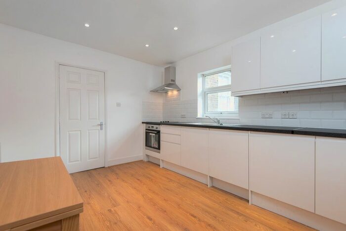 2 Bedroom Flat To Rent In William Road, Wimbledon, SW19