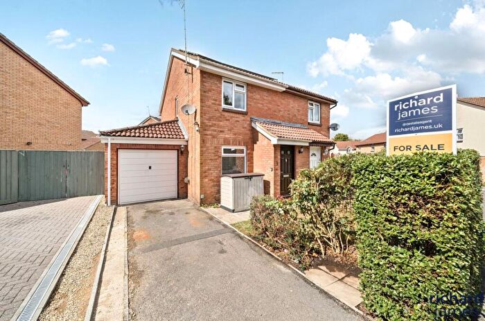 2 Bedroom Semi-Detached House For Sale In Percheron Close, Ramleaze, Swindon, SN5