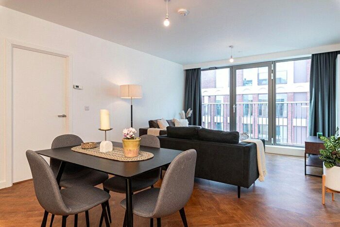 2 Bedroom Apartment To Rent In Broadside, Oldham Walk, M4