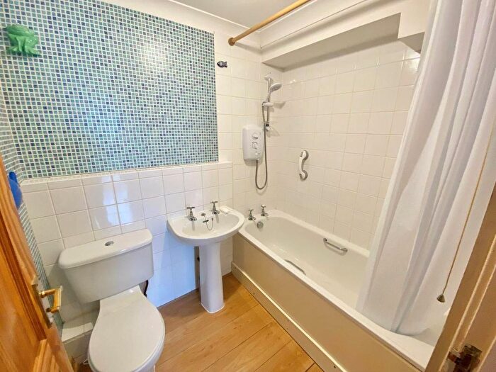 1 Bedroom Flat For Sale In Lucerne, Lower Warberry Road, Torquay, TQ1