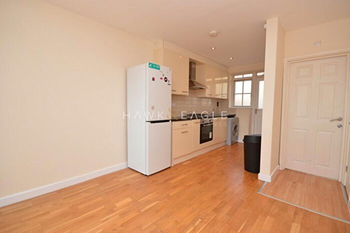 3 Bedroom Town House To Rent In Steels Lane, London, Greater London., E1