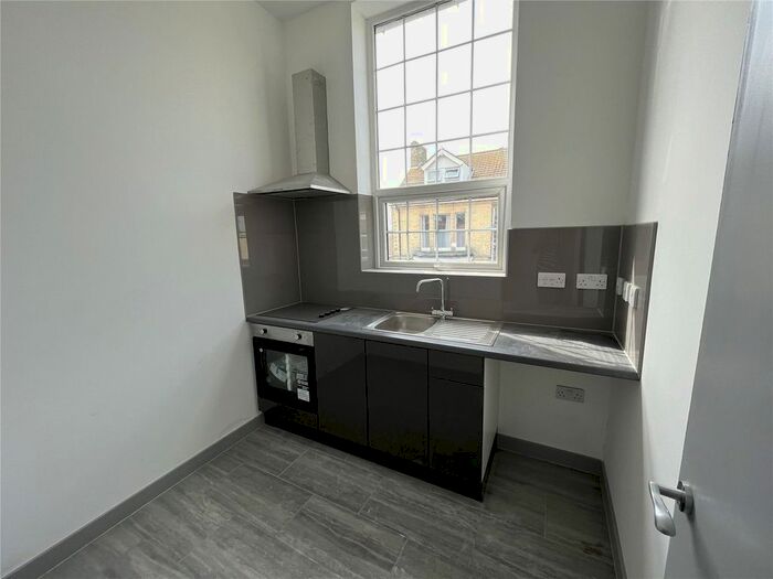 2 Bedroom Flat To Rent In London Road South, Lowestoft, Suffolk, NR33