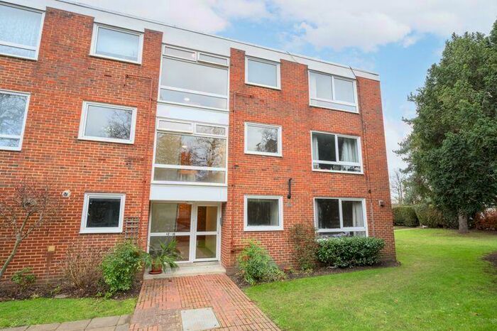 2 Bedroom Flat To Rent In Hersham Road, Walton-On-Thames, KT12