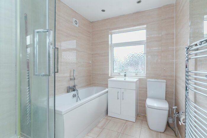 3 Bedroom Semi-Detached House To Rent In The Fairway, Ruislip, HA4