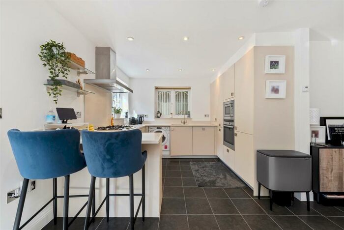 2 Bedroom Maisonette To Rent In Amber Court, Sunninghill, SL5