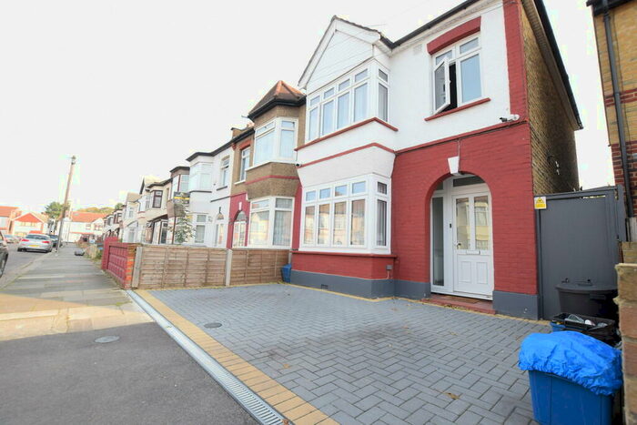 3 Bedroom End Of Terrace House To Rent In Kingston Road, Ilford, IG1