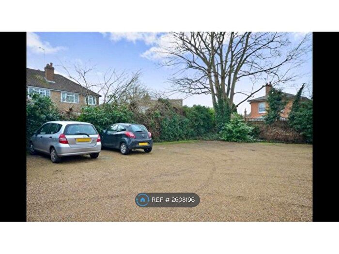 1 Bedroom Flat To Rent In Poplar Road, Leatherhead, KT22