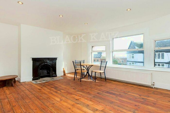 3 Bedroom Flat To Rent In Ballards Lane, N12