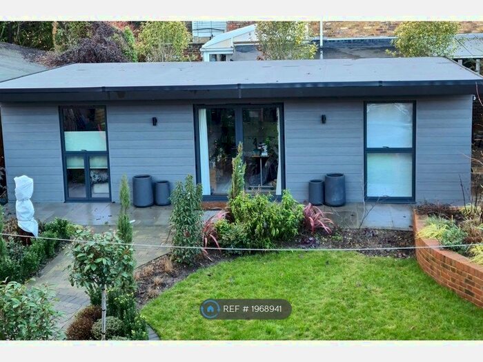 Studio To Rent In Green Lane, Farnham, GU9