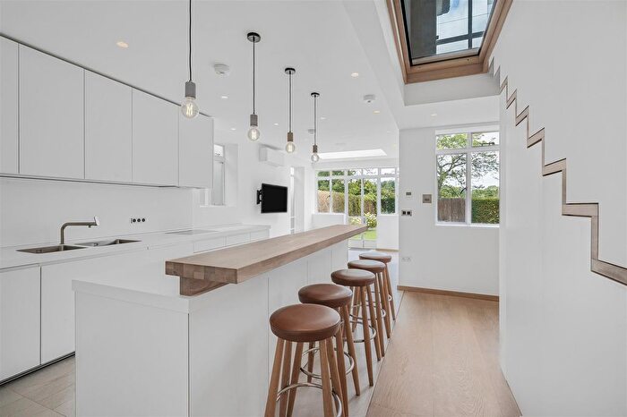 6 Bedroom Detached House To Rent In Linden Lea, Hampstead Garden Suberb, N2