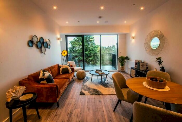 2 Bedroom Flat To Rent In Oxford Road, Uxbridge, UB8