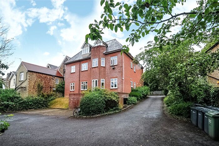2 Bedroom Flat For Sale In Guildford, Surrey, GU1