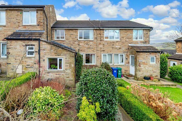 3 Bedroom Terraced House For Sale In College Court, Bradley, Keighley, BD20