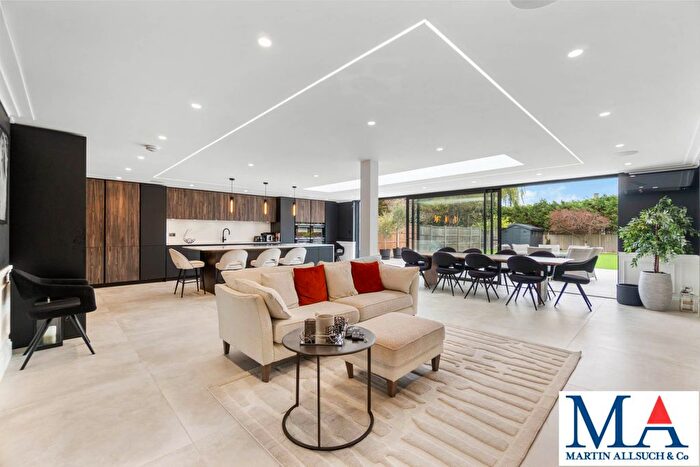 5 Bedroom Detached Bungalow For Sale In Grange Road, Elstree, WD6