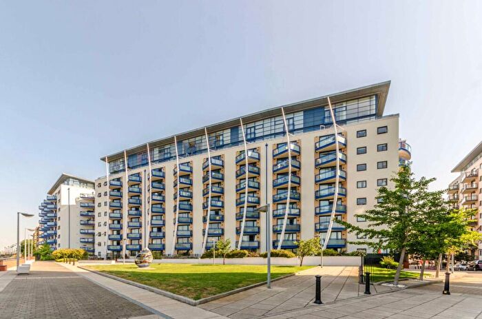 2 Bedroom Flat To Rent In Nova Building, Isle Of Dogs, London, E14