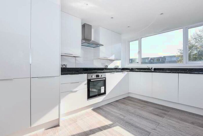 2 Bedroom Apartment To Rent In Windsor, SL4, SL4