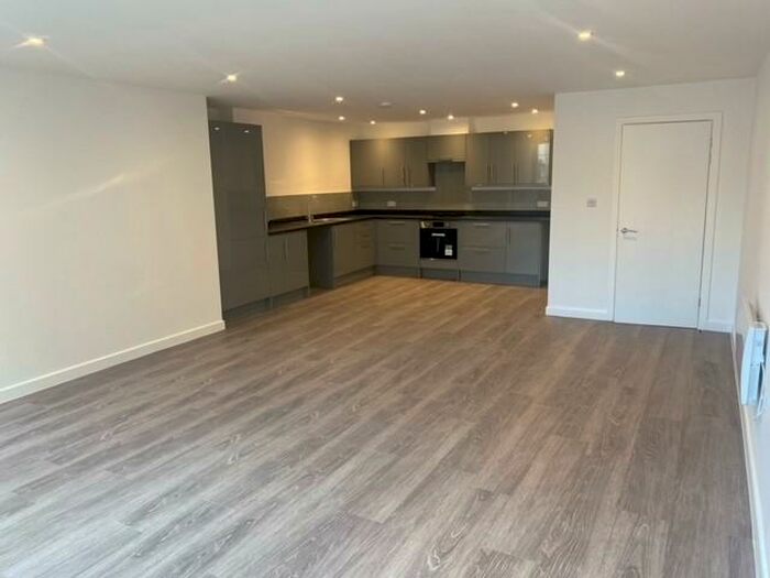 1 Bedroom Flat To Rent In Middle Street, Yeovil, BA20