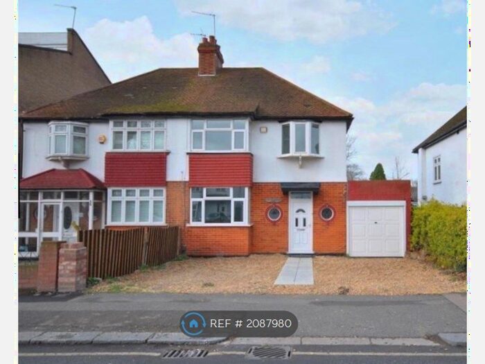 3 Bedroom Semi-Detached House To Rent In Chinbrook Road, London, SE12