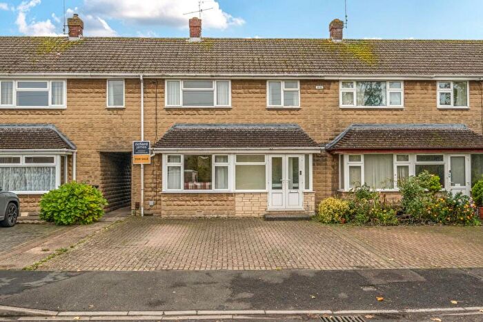 3 Bedroom Terraced House For Sale In Fosse Close, Rodbourne, Swindon, SN2