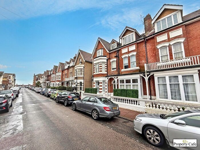 2 Bedroom Flat For Sale In Albert Road, Bexhill On Sea, TN40