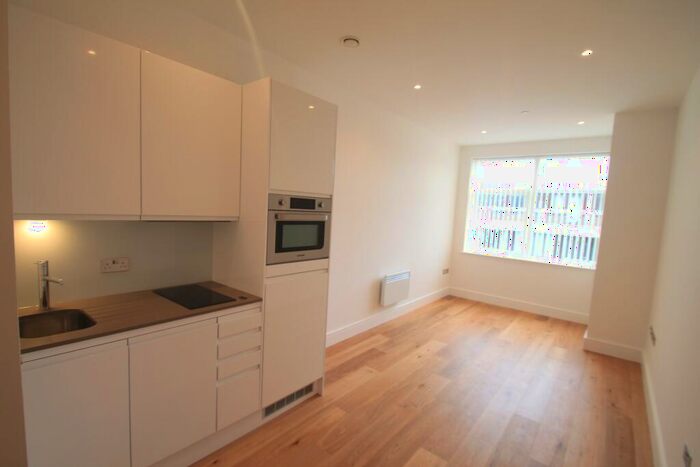 Studio To Rent In Flowers Way, Luton, LU1