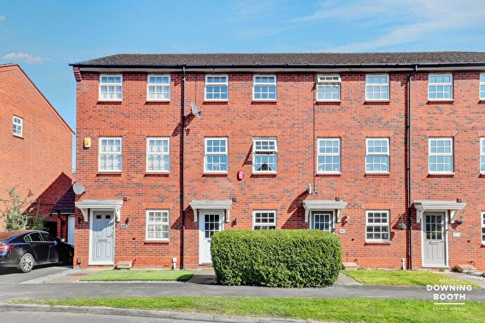3 Bedroom Town House For Sale In Williams Avenue, Fradley, Lichfield, WS13
