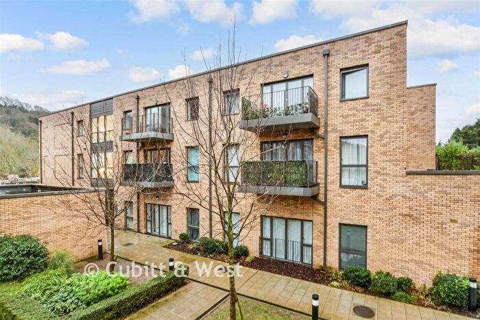 2 Bedroom Flat For Sale In Old Barn Lane, Kenley, Surrey, CR8