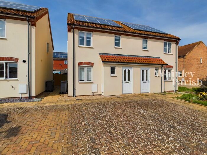 3 Bedroom Semi-Detached House To Rent In Long Meadow Drive, Roydon, Diss, IP22