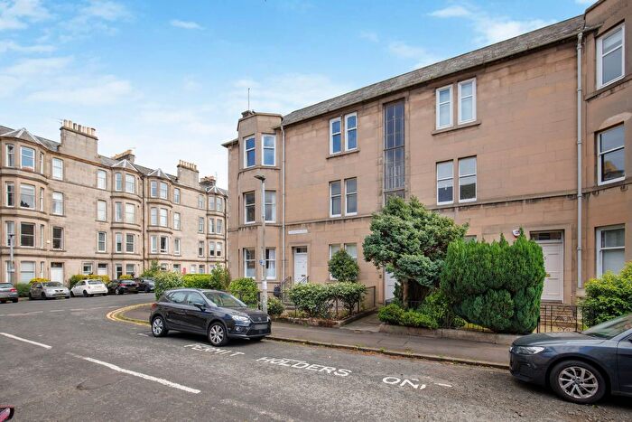 3 Bedroom Flat To Rent In Learmonth Park, Comely Bank, Edinburgh, EH4