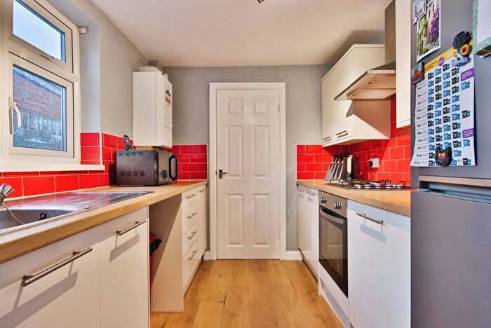 2 Bedroom End Of Terrace House For Sale In Thoresby Street, Hull, HU5