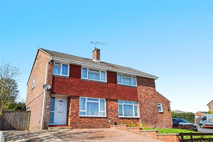 3 Bedroom Semi Detached House For Sale In Musgrove Gardens, Alton, Hampshire, GU34