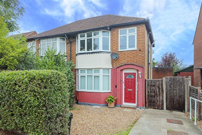 3 Bedroom Semi-detached House For Sale In Sutton Court Road, Hillingdon, UB10